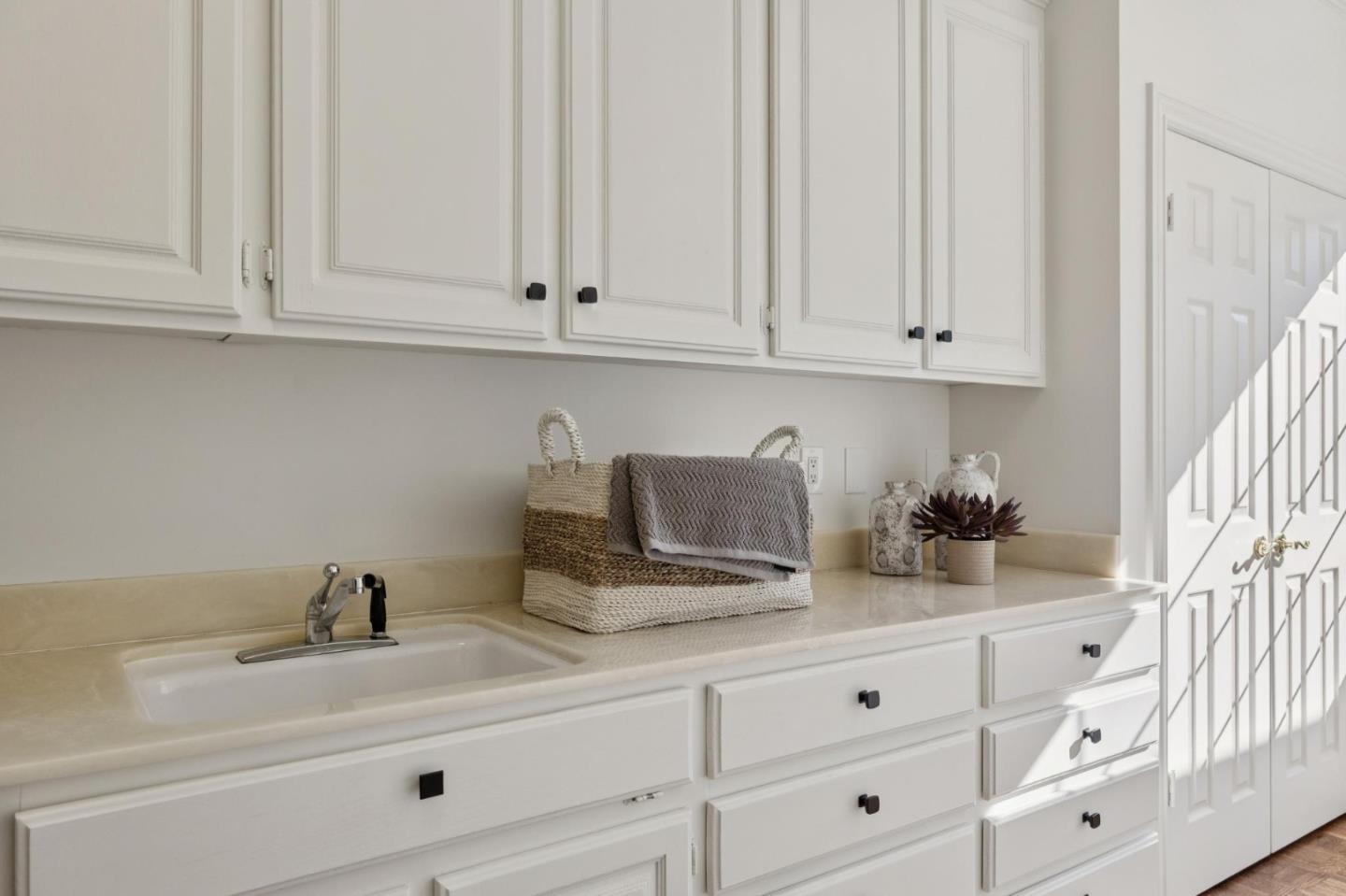 Detail Gallery Image 111 of 149 For 1080 Macadamia Dr, Hillsborough,  CA 94010 - 5 Beds | 5/1 Baths