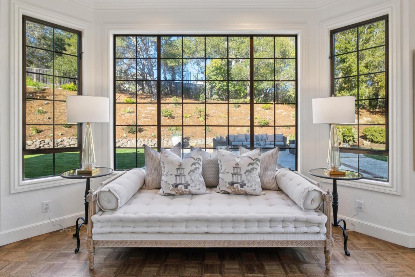 Detail Gallery Image 12 of 149 For 1080 Macadamia Dr, Hillsborough,  CA 94010 - 5 Beds | 5/1 Baths