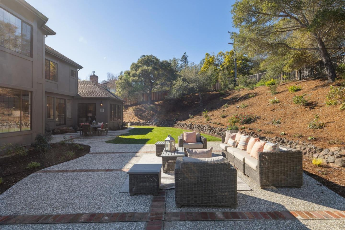 Detail Gallery Image 124 of 149 For 1080 Macadamia Dr, Hillsborough,  CA 94010 - 5 Beds | 5/1 Baths