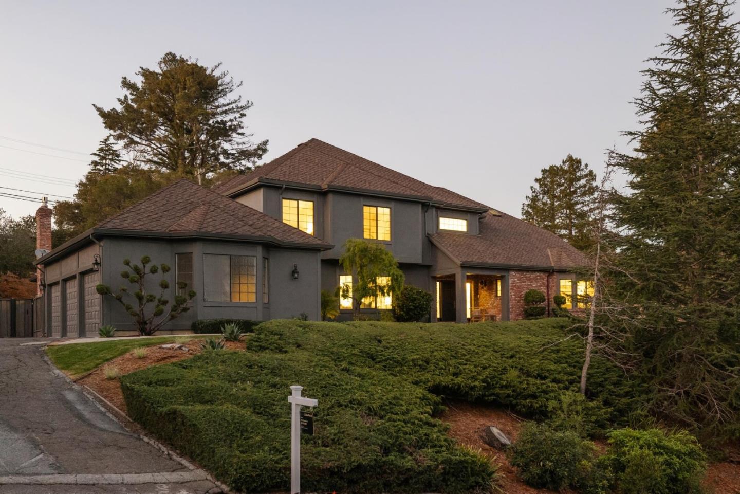 Detail Gallery Image 128 of 149 For 1080 Macadamia Dr, Hillsborough,  CA 94010 - 5 Beds | 5/1 Baths