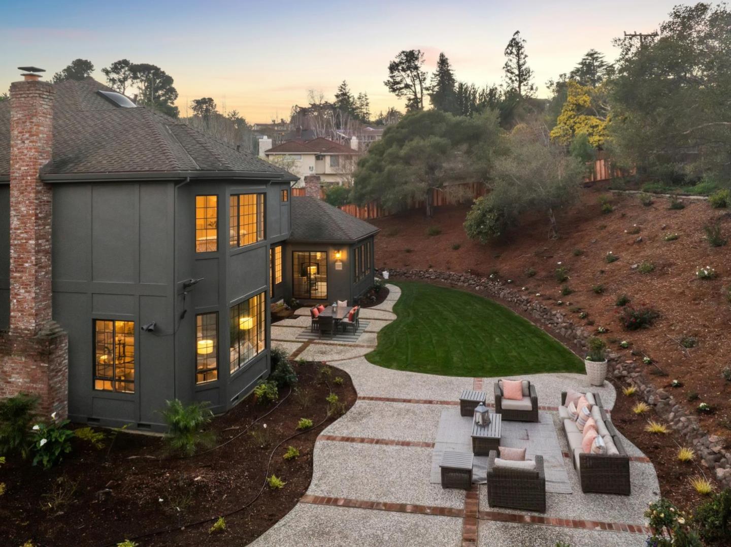 Detail Gallery Image 129 of 149 For 1080 Macadamia Dr, Hillsborough,  CA 94010 - 5 Beds | 5/1 Baths