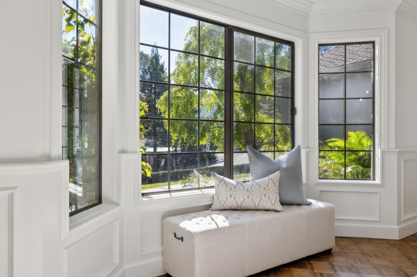 Detail Gallery Image 27 of 149 For 1080 Macadamia Dr, Hillsborough,  CA 94010 - 5 Beds | 5/1 Baths