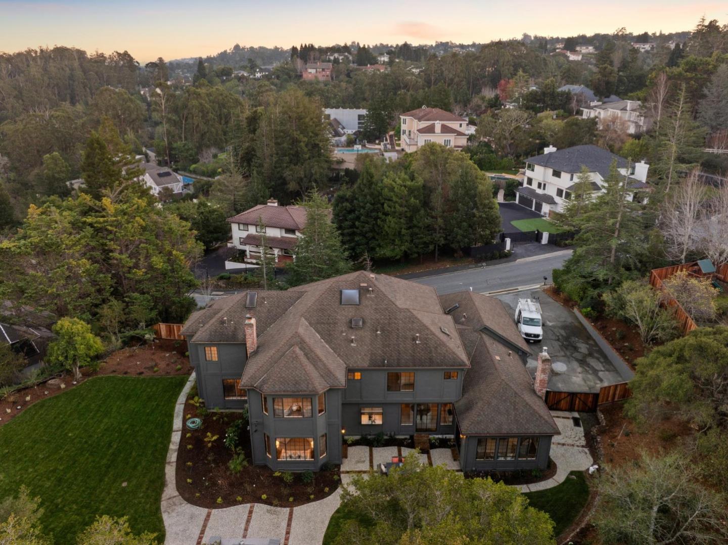 Detail Gallery Image 3 of 149 For 1080 Macadamia Dr, Hillsborough,  CA 94010 - 5 Beds | 5/1 Baths