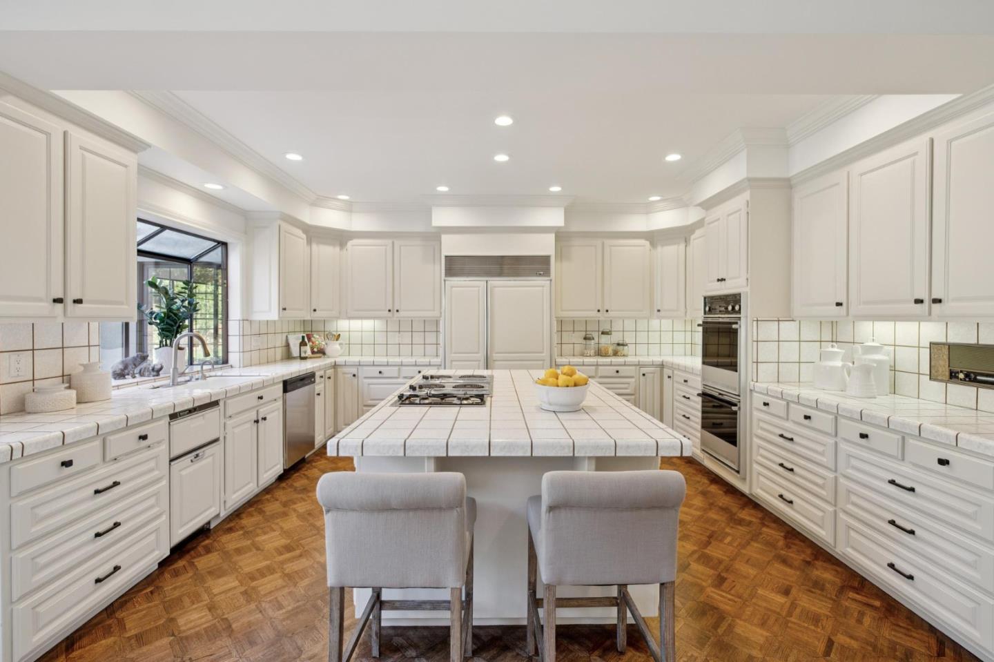 Detail Gallery Image 31 of 149 For 1080 Macadamia Dr, Hillsborough,  CA 94010 - 5 Beds | 5/1 Baths