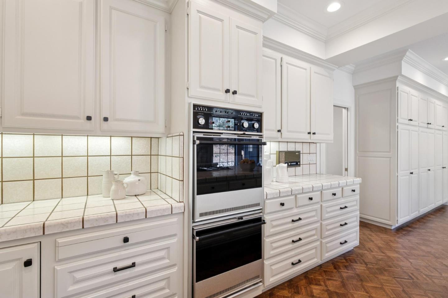 Detail Gallery Image 37 of 149 For 1080 Macadamia Dr, Hillsborough,  CA 94010 - 5 Beds | 5/1 Baths