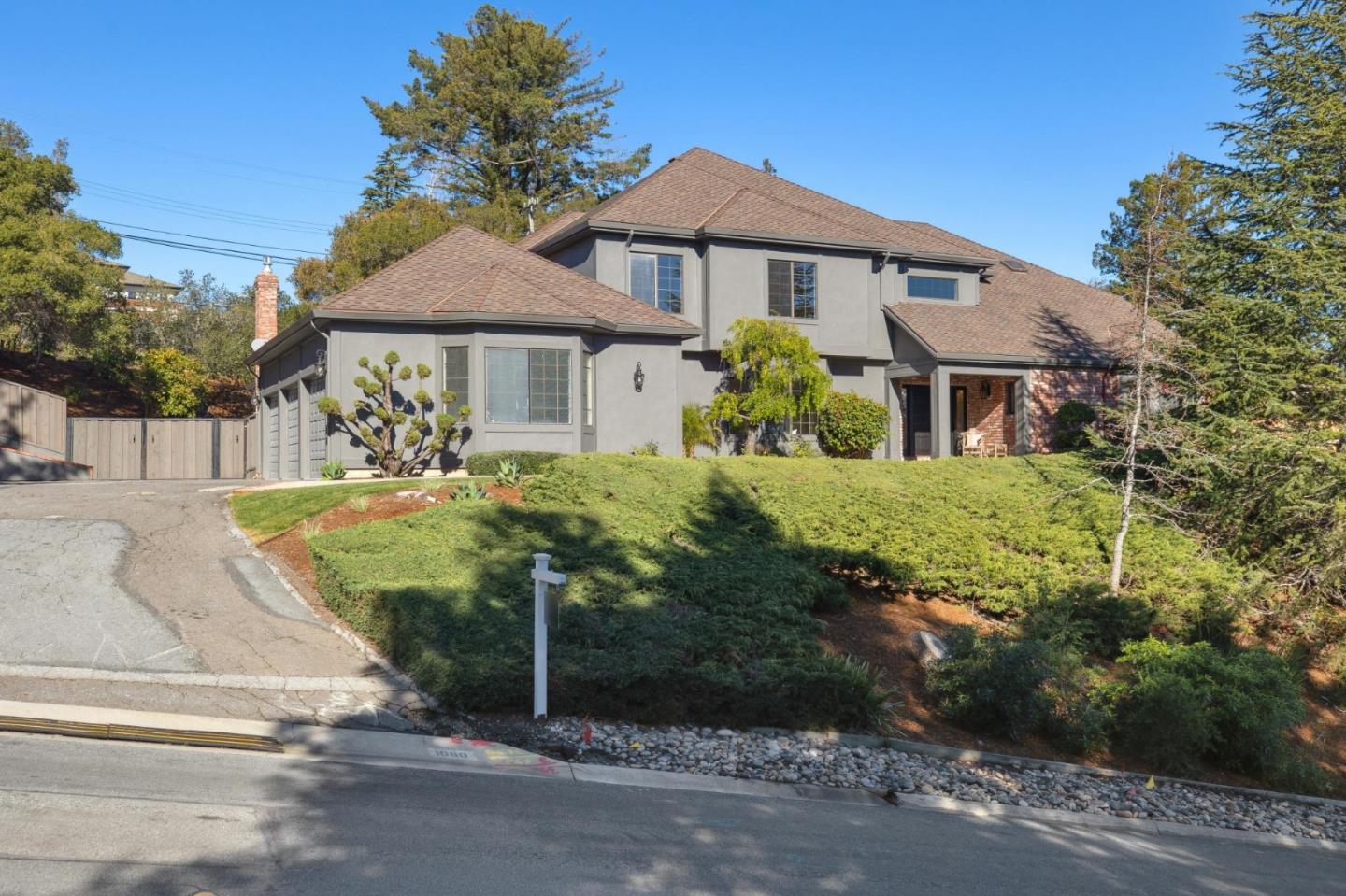 Detail Gallery Image 4 of 149 For 1080 Macadamia Dr, Hillsborough,  CA 94010 - 5 Beds | 5/1 Baths