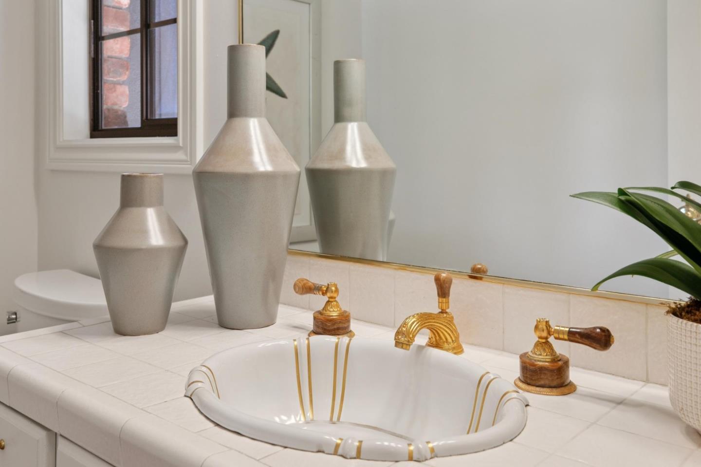 Detail Gallery Image 68 of 149 For 1080 Macadamia Dr, Hillsborough,  CA 94010 - 5 Beds | 5/1 Baths