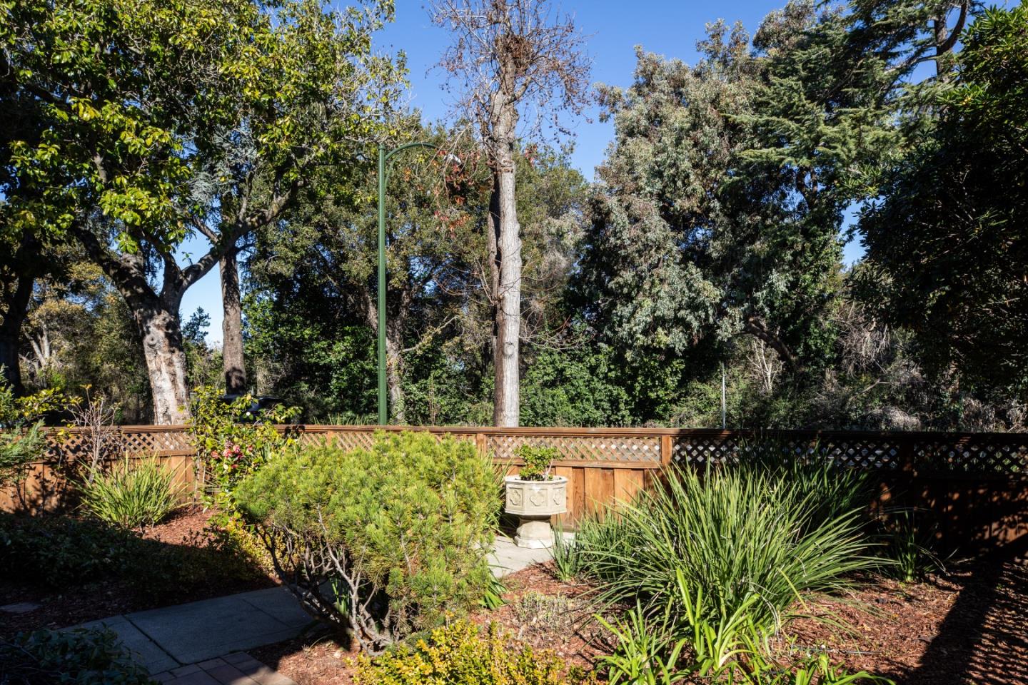 Detail Gallery Image 5 of 29 For 128 Middlefield Rd, Palo Alto,  CA 94301 - 2 Beds | 1 Baths