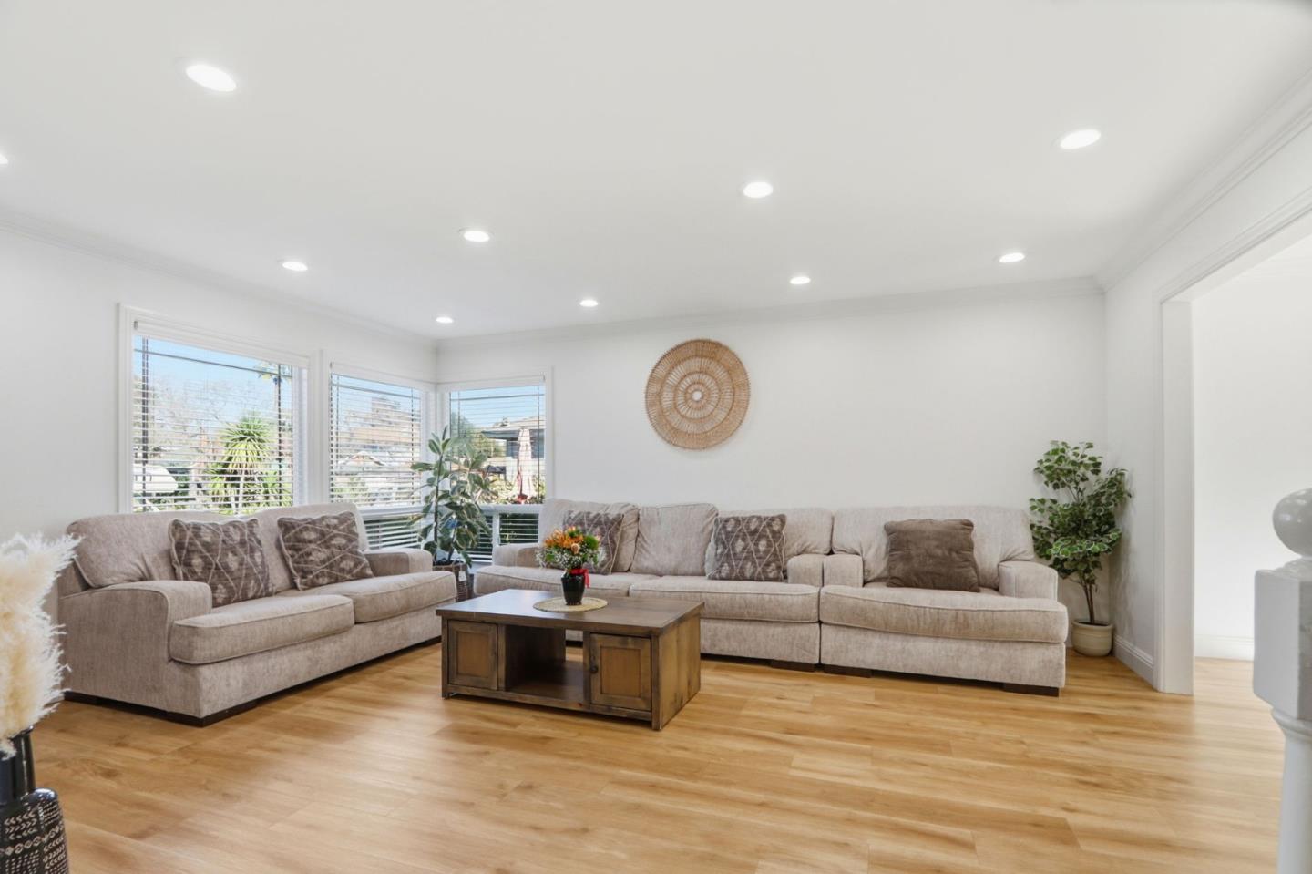 Detail Gallery Image 6 of 34 For 180 Venado Way, San Jose,  CA 95123 - 4 Beds | 2/1 Baths