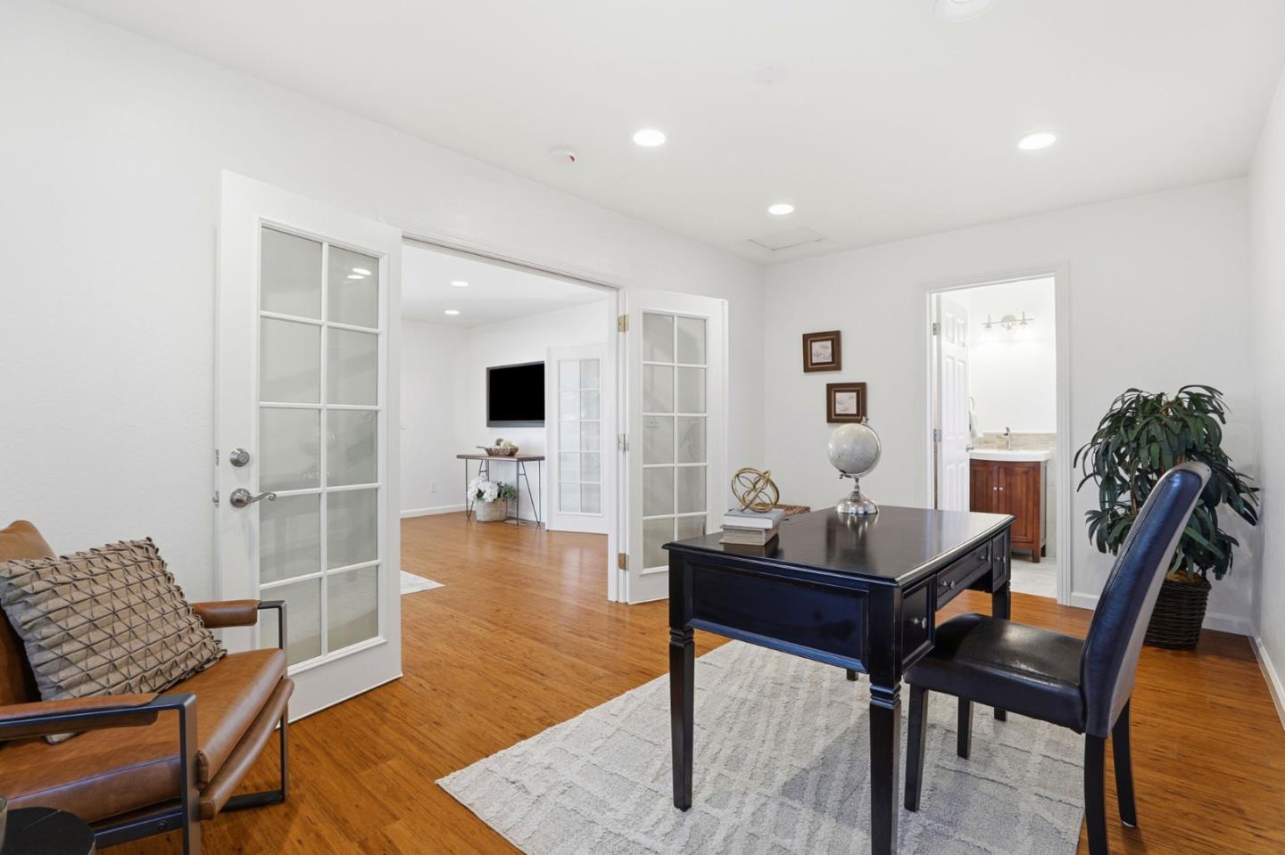 Detail Gallery Image 21 of 36 For 15581 Flintridge Dr, Los Gatos,  CA 95032 - 3 Beds | 2/1 Baths