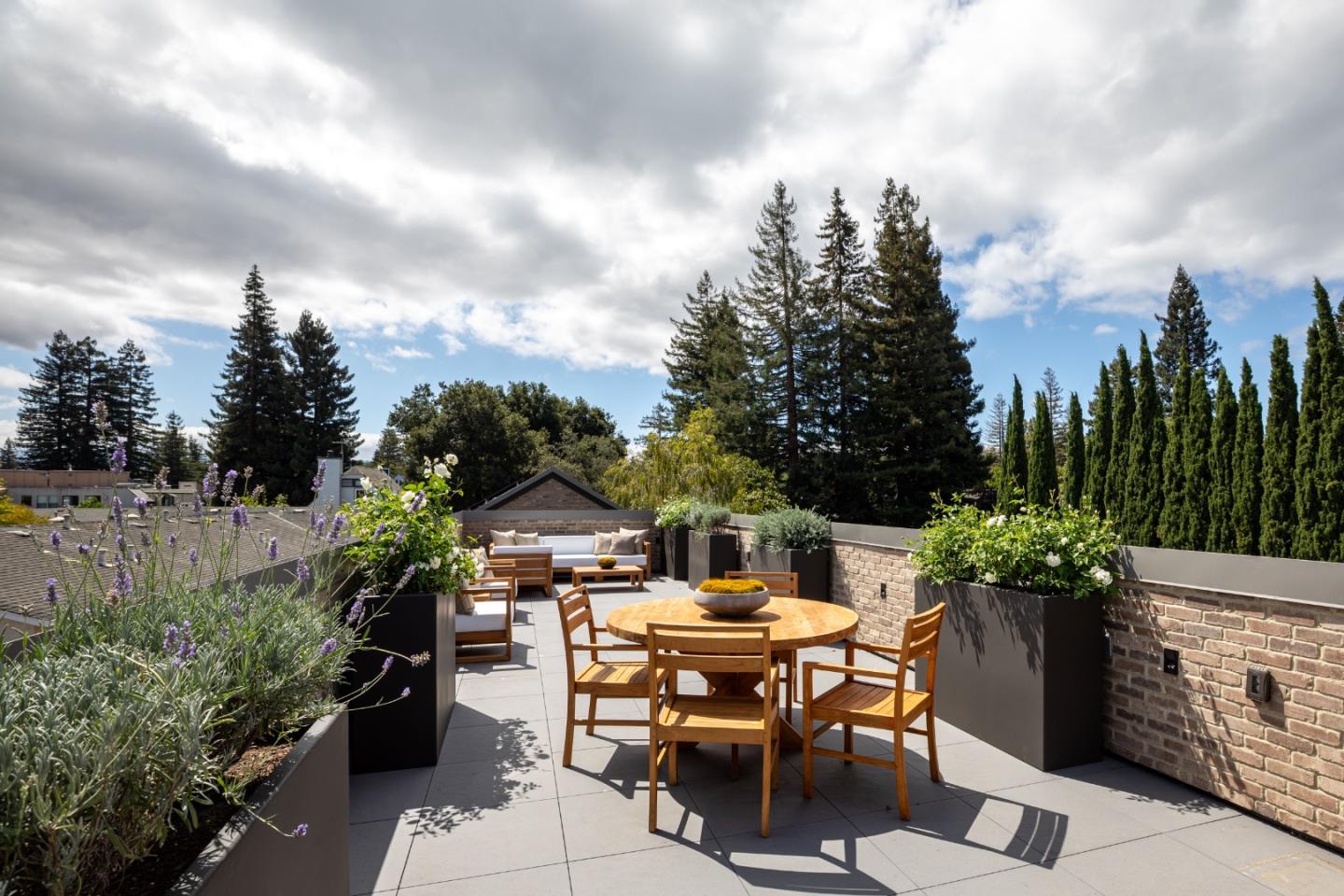 Detail Gallery Image 25 of 42 For 160 Waverley St, Palo Alto,  CA 94301 - 3 Beds | 3/2 Baths