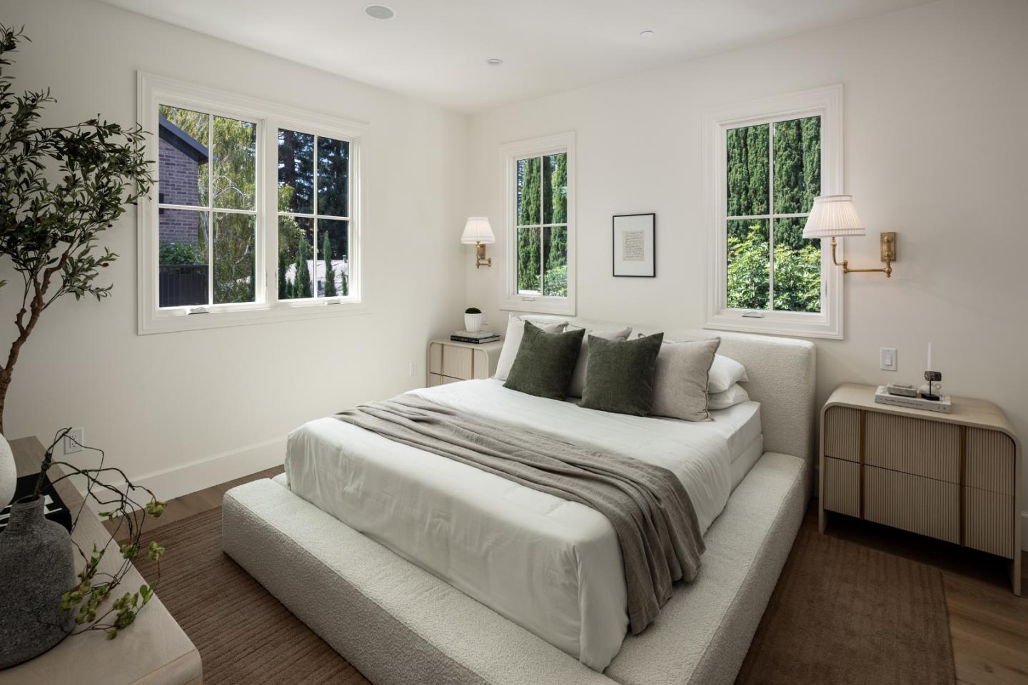 Detail Gallery Image 8 of 42 For 160 Waverley St, Palo Alto,  CA 94301 - 3 Beds | 3/2 Baths