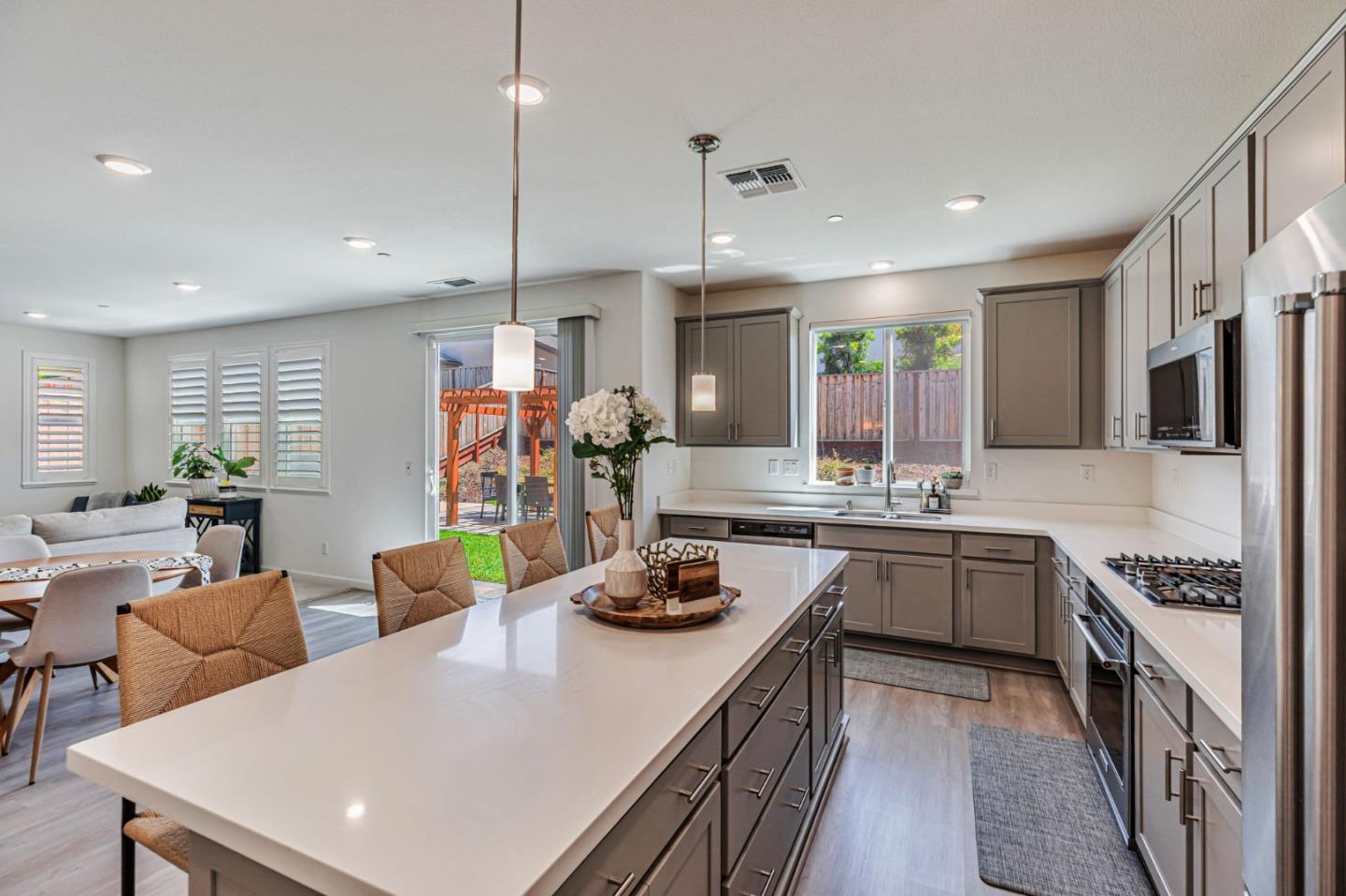 Detail Gallery Image 11 of 47 For 2041 Camden St, Hollister,  CA 95023 - 4 Beds | 3 Baths