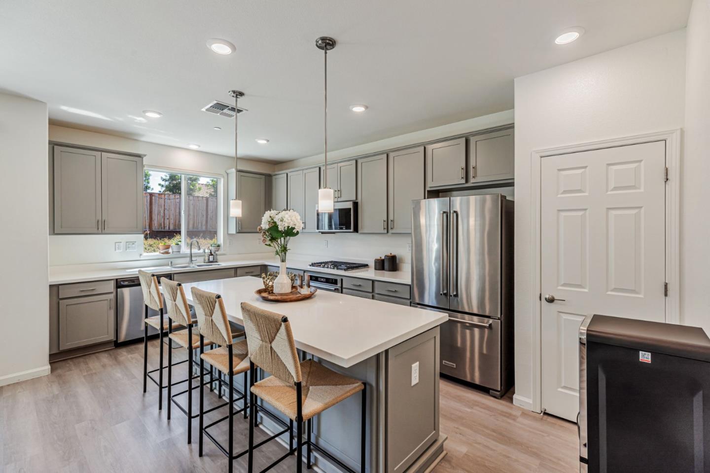 Detail Gallery Image 9 of 47 For 2041 Camden St, Hollister,  CA 95023 - 4 Beds | 3 Baths