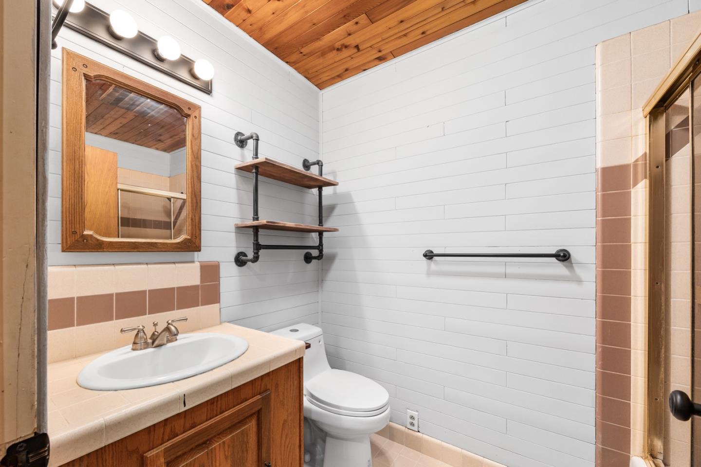 Detail Gallery Image 19 of 44 For 1000 Harmon Gulch Rd, Boulder Creek,  CA 95006 - 3 Beds | 2 Baths