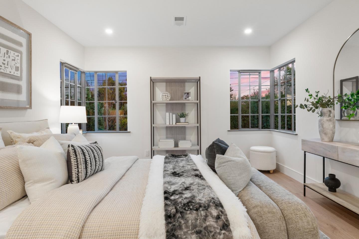 Detail Gallery Image 14 of 24 For 605 Concord Way, Burlingame,  CA 94010 - 3 Beds | 3/1 Baths