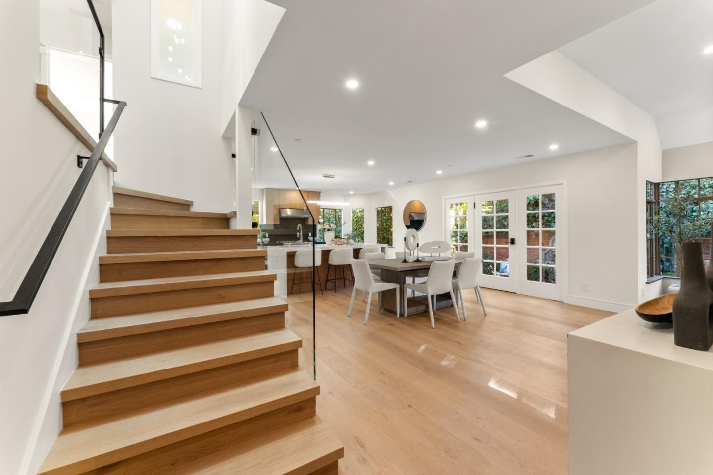 Detail Gallery Image 18 of 24 For 605 Concord Way, Burlingame,  CA 94010 - 3 Beds | 3/1 Baths