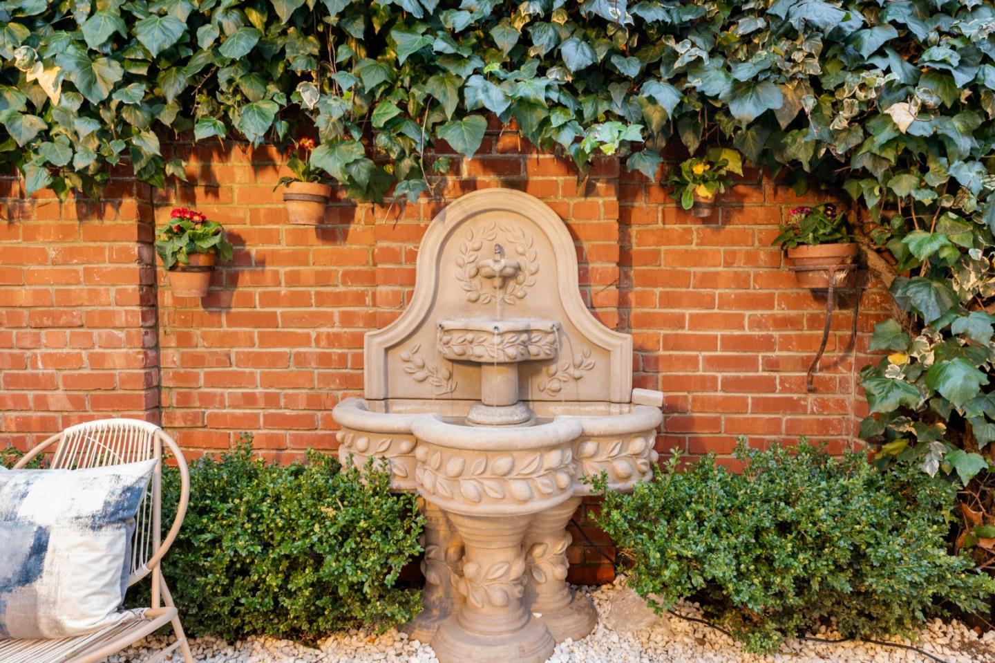 Detail Gallery Image 4 of 24 For 605 Concord Way, Burlingame,  CA 94010 - 3 Beds | 3/1 Baths