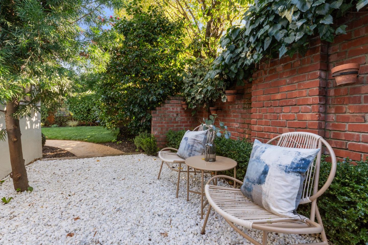 Detail Gallery Image 5 of 24 For 605 Concord Way, Burlingame,  CA 94010 - 3 Beds | 3/1 Baths