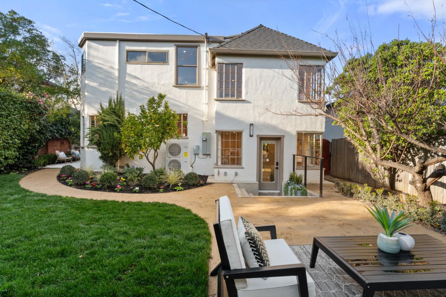 Detail Gallery Image 7 of 24 For 605 Concord Way, Burlingame,  CA 94010 - 3 Beds | 3/1 Baths