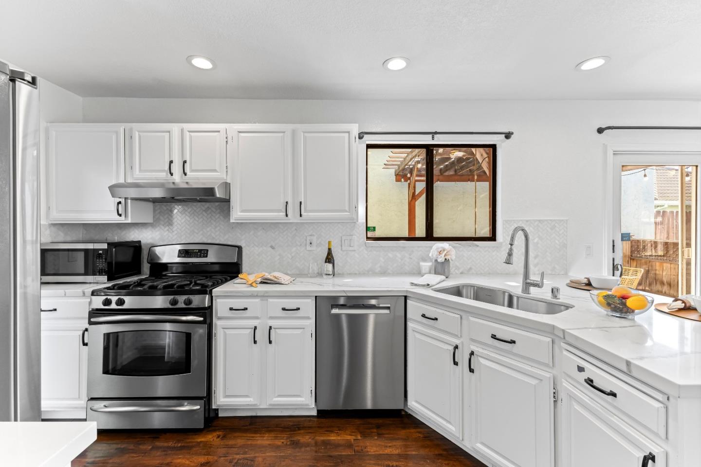 Front Image Thumbnail for ML82031279