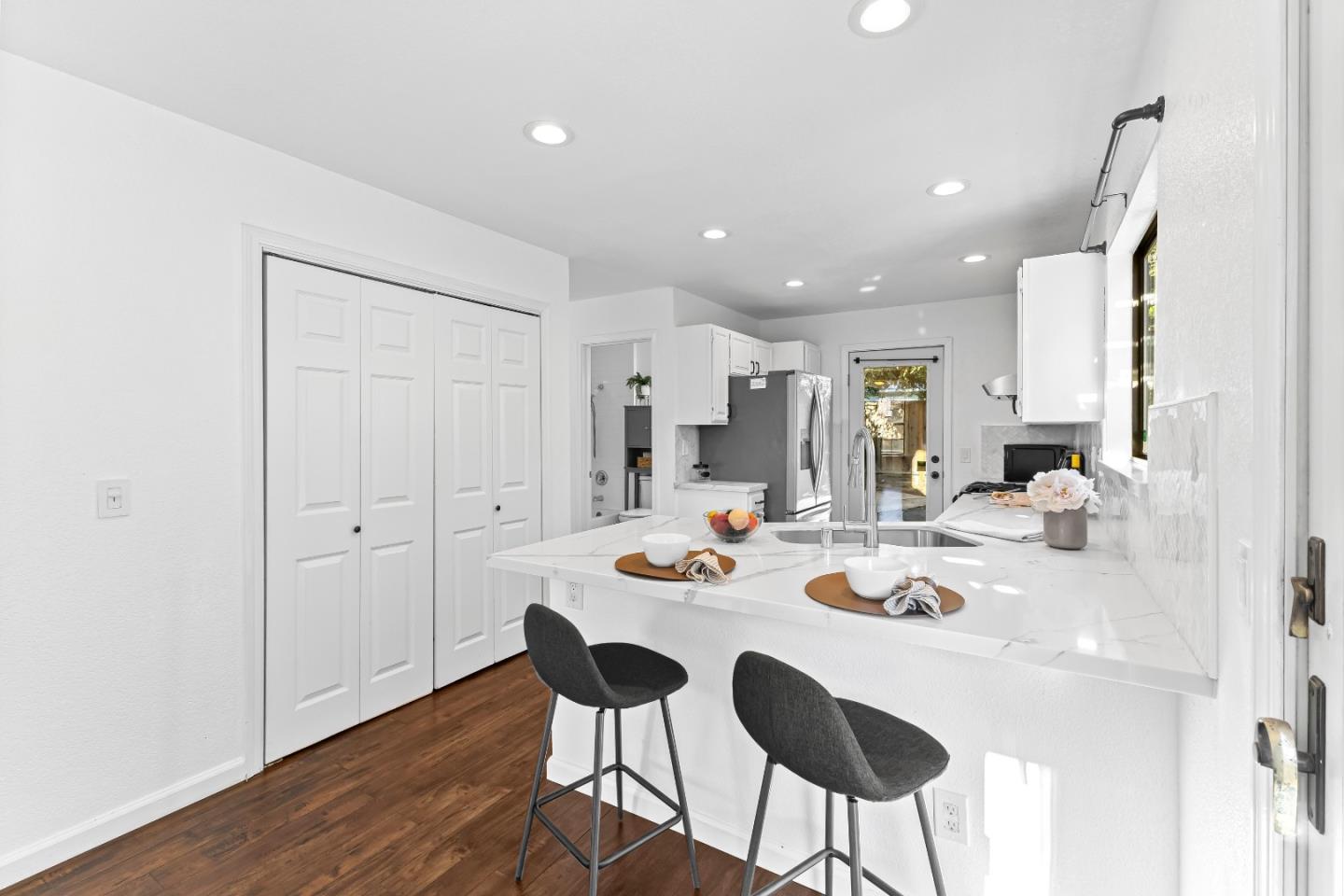 Detail Gallery Image 11 of 36 For 1165 Lerma Ln, Gilroy,  CA 95020 - 3 Beds | 2 Baths