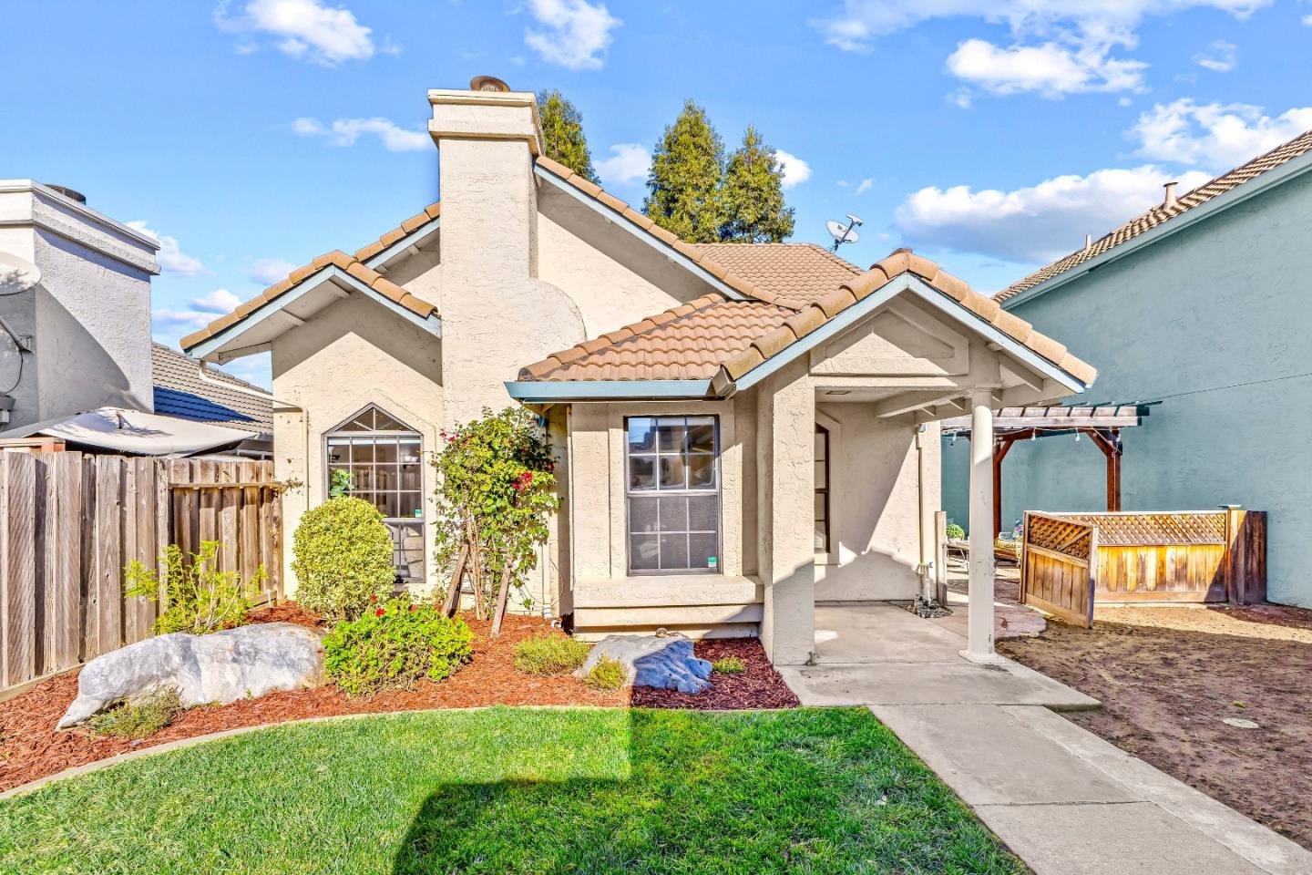 Detail Gallery Image 6 of 36 For 1165 Lerma Ln, Gilroy,  CA 95020 - 3 Beds | 2 Baths