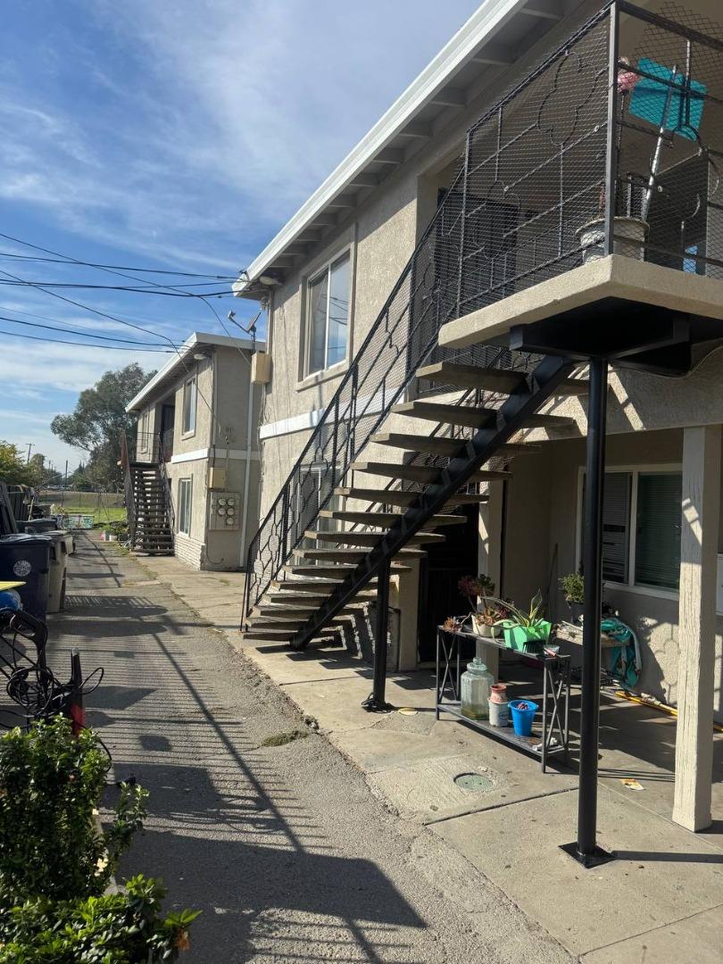 Detail Gallery Image 3 of 11 For 717 Lampasas Ave, Sacramento,  CA 95815 - – Beds | – Baths