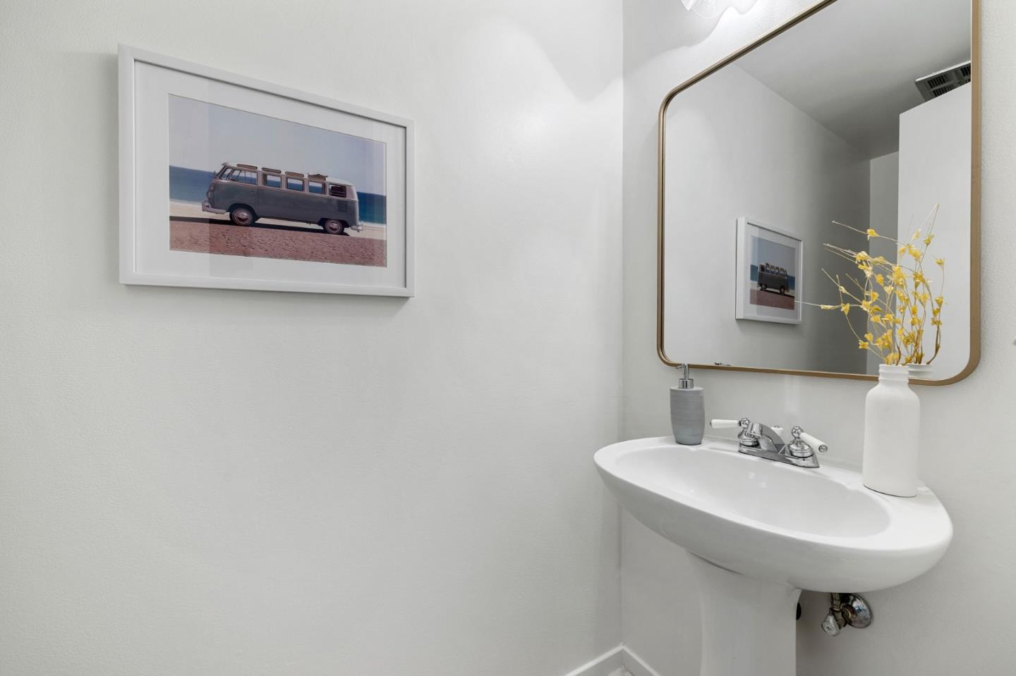 Detail Gallery Image 10 of 43 For 1055 Oddstad Blvd, Pacifica,  CA 94044 - 2 Beds | 1/1 Baths