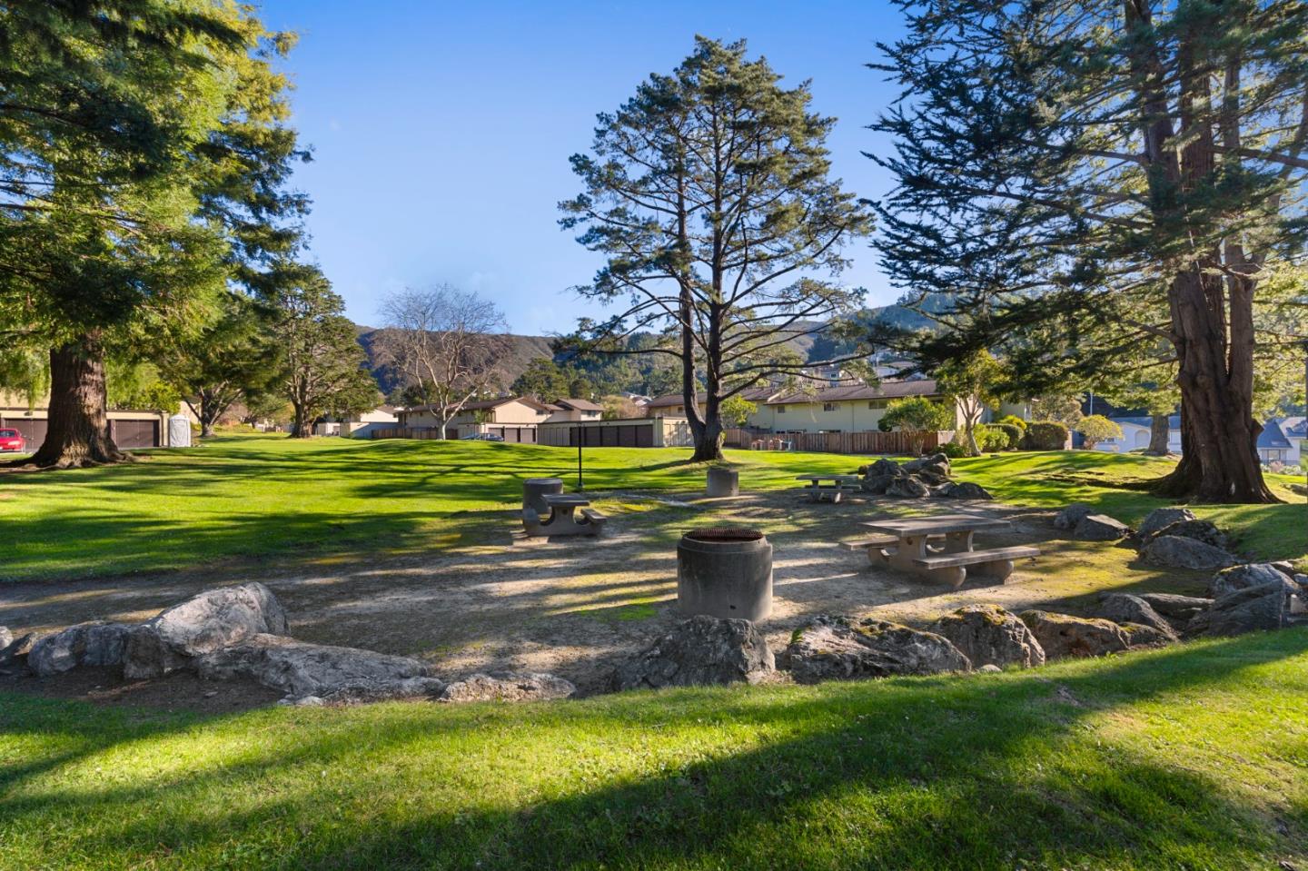 Detail Gallery Image 31 of 43 For 1055 Oddstad Blvd, Pacifica,  CA 94044 - 2 Beds | 1/1 Baths