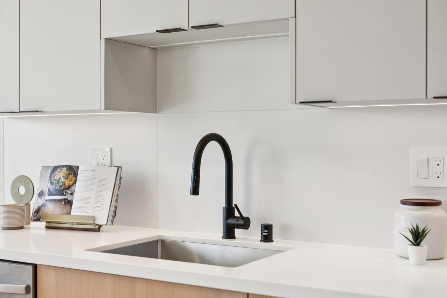 Detail Gallery Image 43 of 113 For 4040 Ortega St, San Francisco,  CA 94122 - 3 Beds | 2 Baths