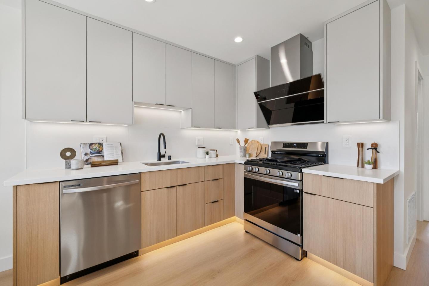 Detail Gallery Image 47 of 113 For 4040 Ortega St, San Francisco,  CA 94122 - 3 Beds | 2 Baths