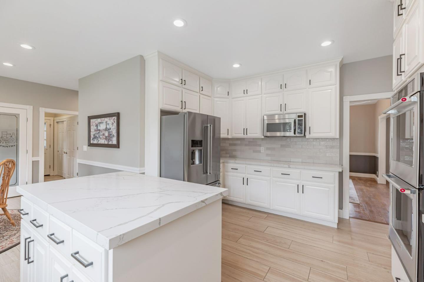 Detail Gallery Image 12 of 61 For 560 Tevis Trl, Hollister,  CA 95023 - 5 Beds | 2/1 Baths