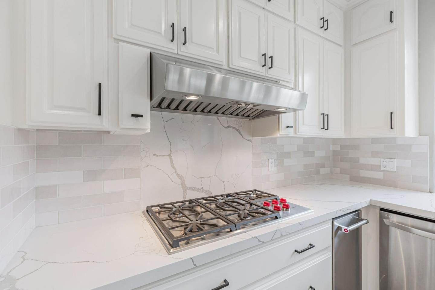 Detail Gallery Image 13 of 61 For 560 Tevis Trl, Hollister,  CA 95023 - 5 Beds | 2/1 Baths