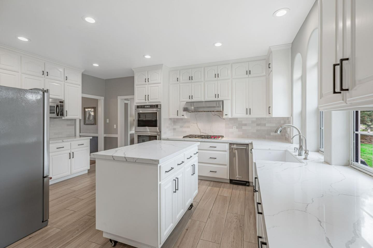 Detail Gallery Image 16 of 61 For 560 Tevis Trl, Hollister,  CA 95023 - 5 Beds | 2/1 Baths