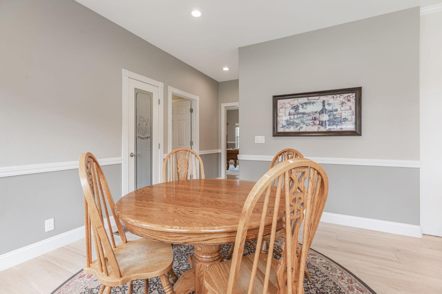 Detail Gallery Image 17 of 61 For 560 Tevis Trl, Hollister,  CA 95023 - 5 Beds | 2/1 Baths