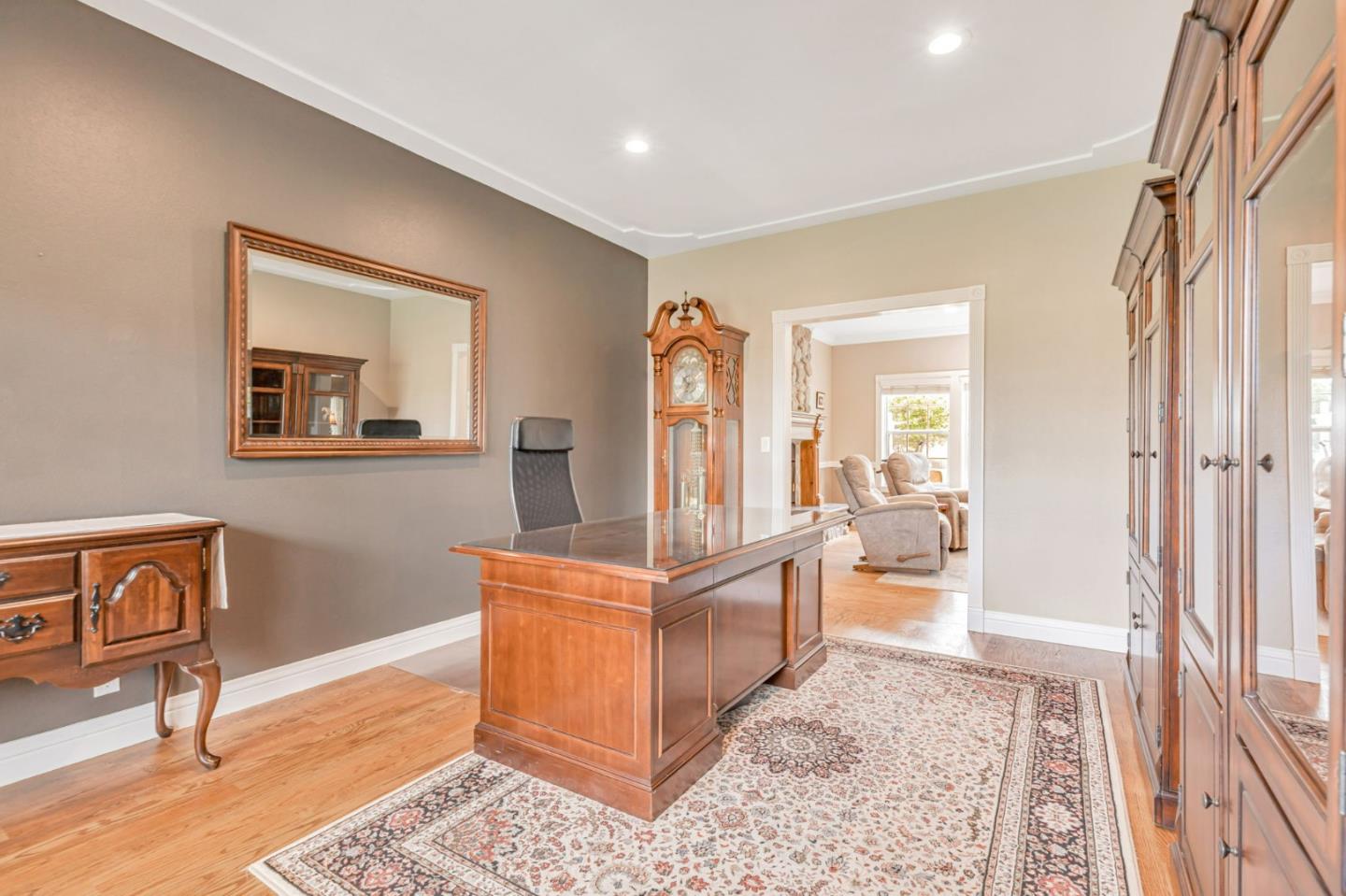 Detail Gallery Image 18 of 61 For 560 Tevis Trl, Hollister,  CA 95023 - 5 Beds | 2/1 Baths