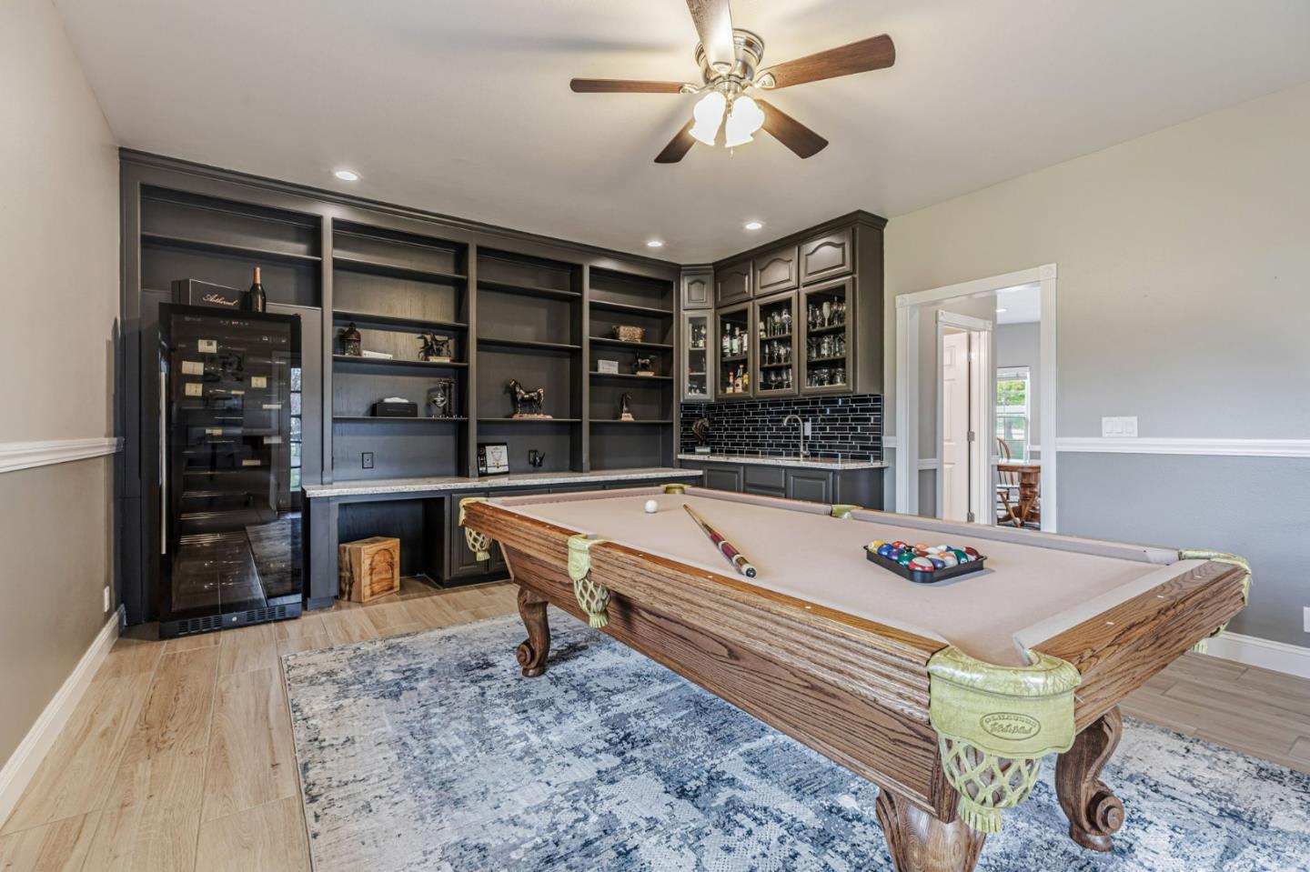 Detail Gallery Image 25 of 61 For 560 Tevis Trl, Hollister,  CA 95023 - 5 Beds | 2/1 Baths