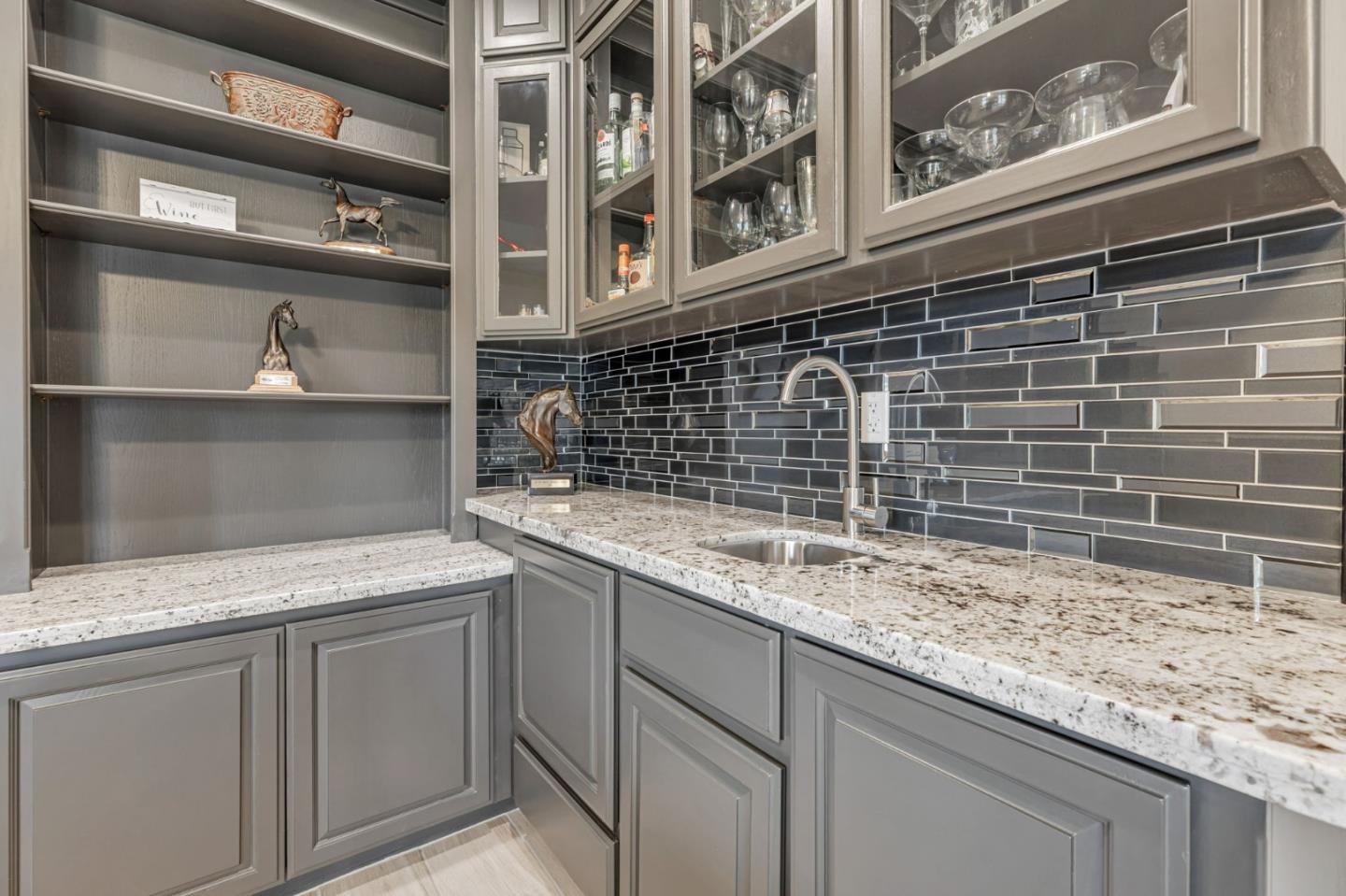 Detail Gallery Image 26 of 61 For 560 Tevis Trl, Hollister,  CA 95023 - 5 Beds | 2/1 Baths