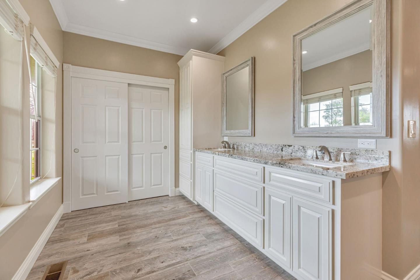 Detail Gallery Image 30 of 61 For 560 Tevis Trl, Hollister,  CA 95023 - 5 Beds | 2/1 Baths