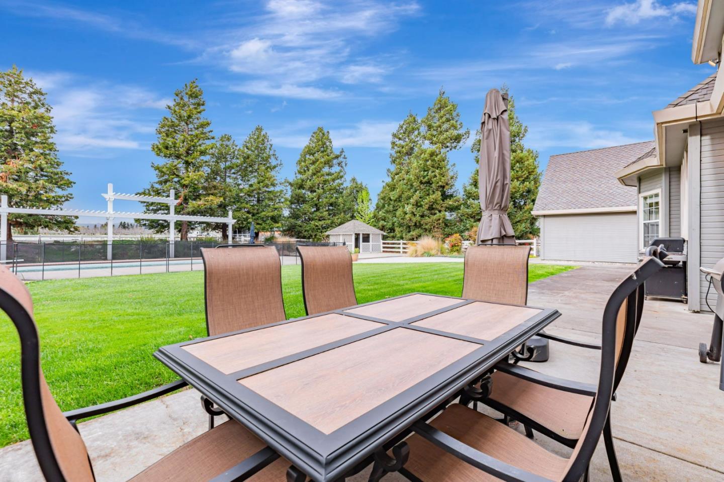 Detail Gallery Image 37 of 61 For 560 Tevis Trl, Hollister,  CA 95023 - 5 Beds | 2/1 Baths