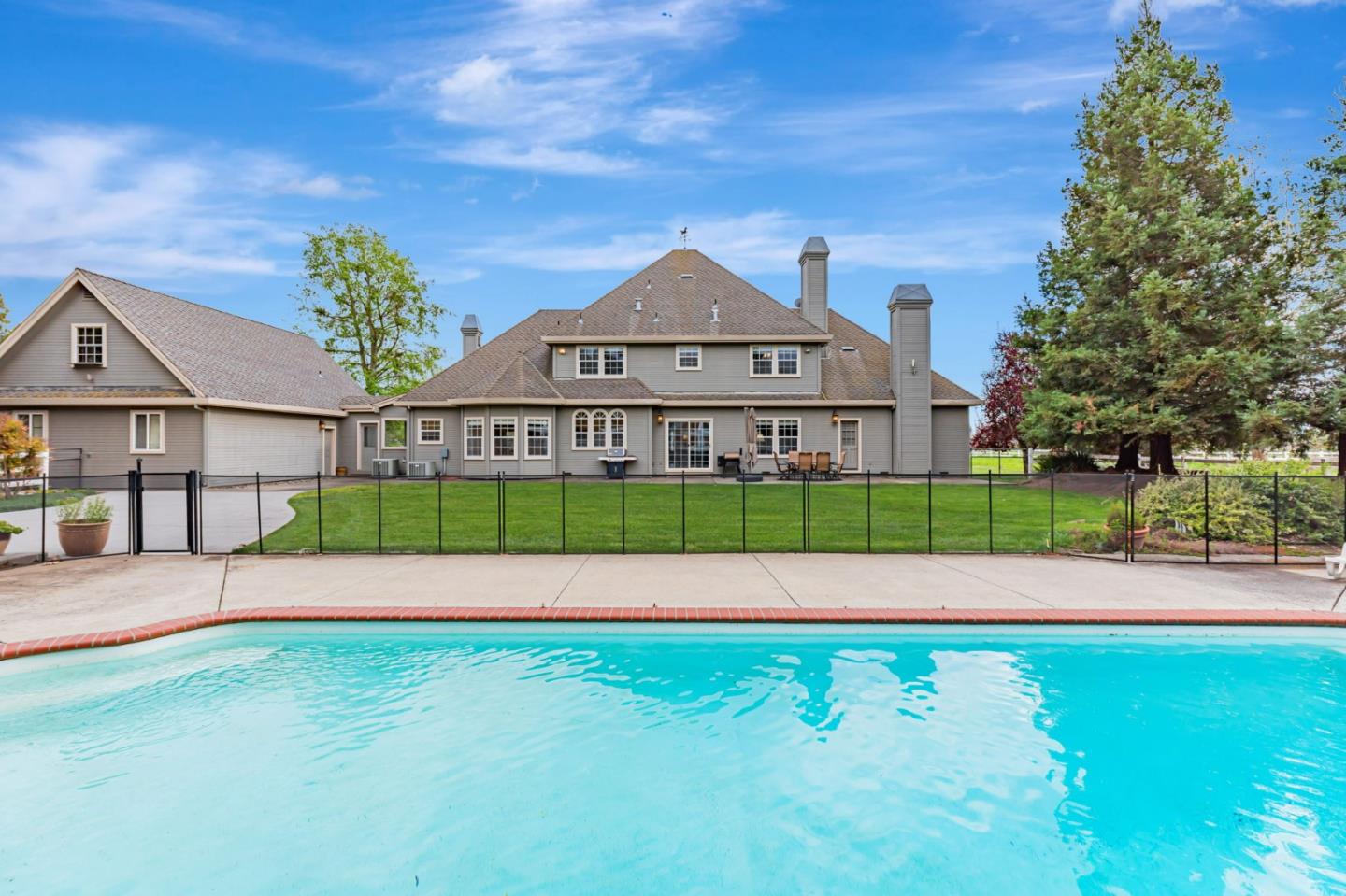 Detail Gallery Image 38 of 61 For 560 Tevis Trl, Hollister,  CA 95023 - 5 Beds | 2/1 Baths