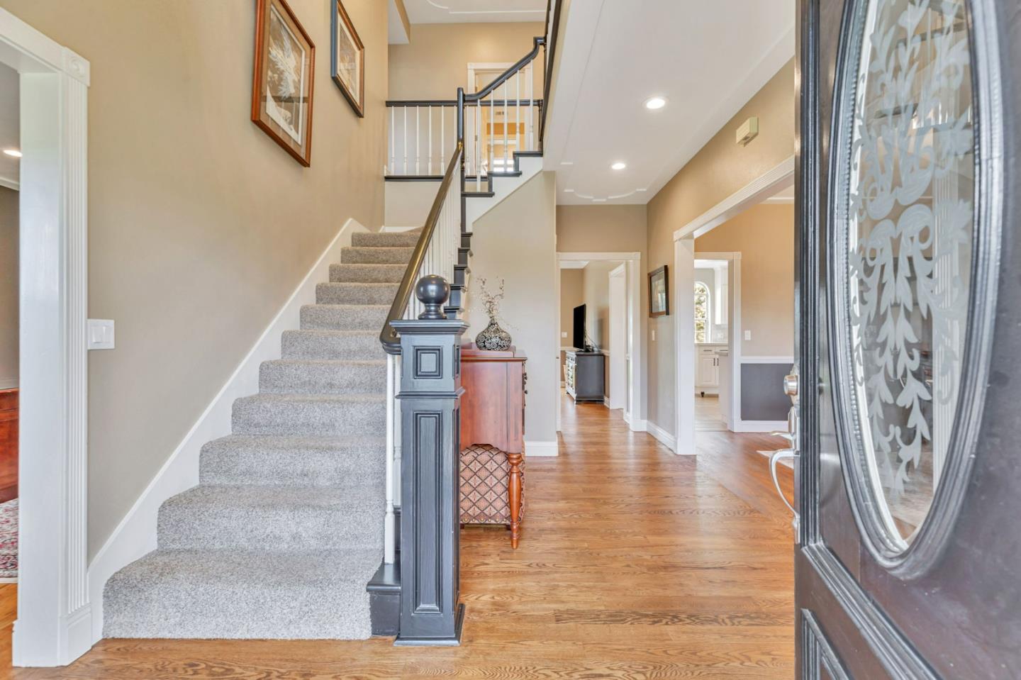 Detail Gallery Image 4 of 61 For 560 Tevis Trl, Hollister,  CA 95023 - 5 Beds | 2/1 Baths