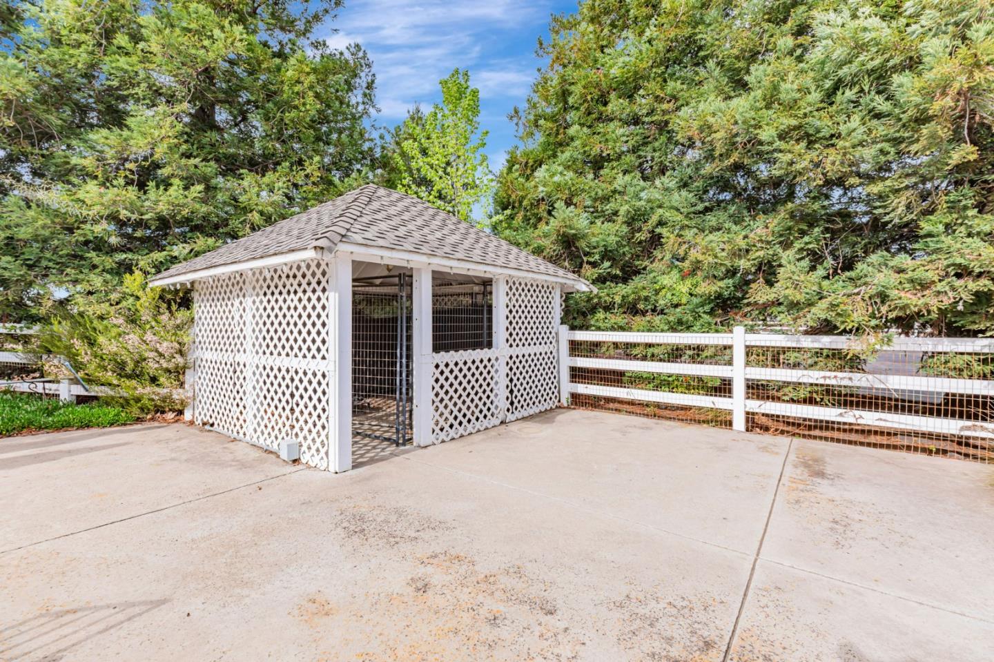 Detail Gallery Image 41 of 61 For 560 Tevis Trl, Hollister,  CA 95023 - 5 Beds | 2/1 Baths