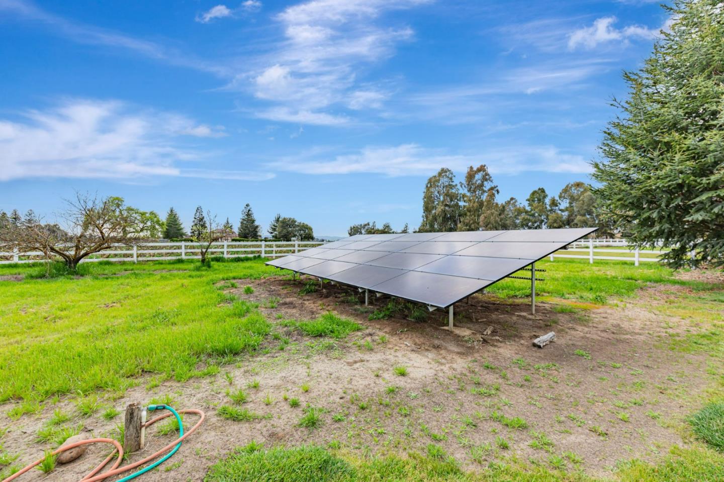 Detail Gallery Image 42 of 61 For 560 Tevis Trl, Hollister,  CA 95023 - 5 Beds | 2/1 Baths