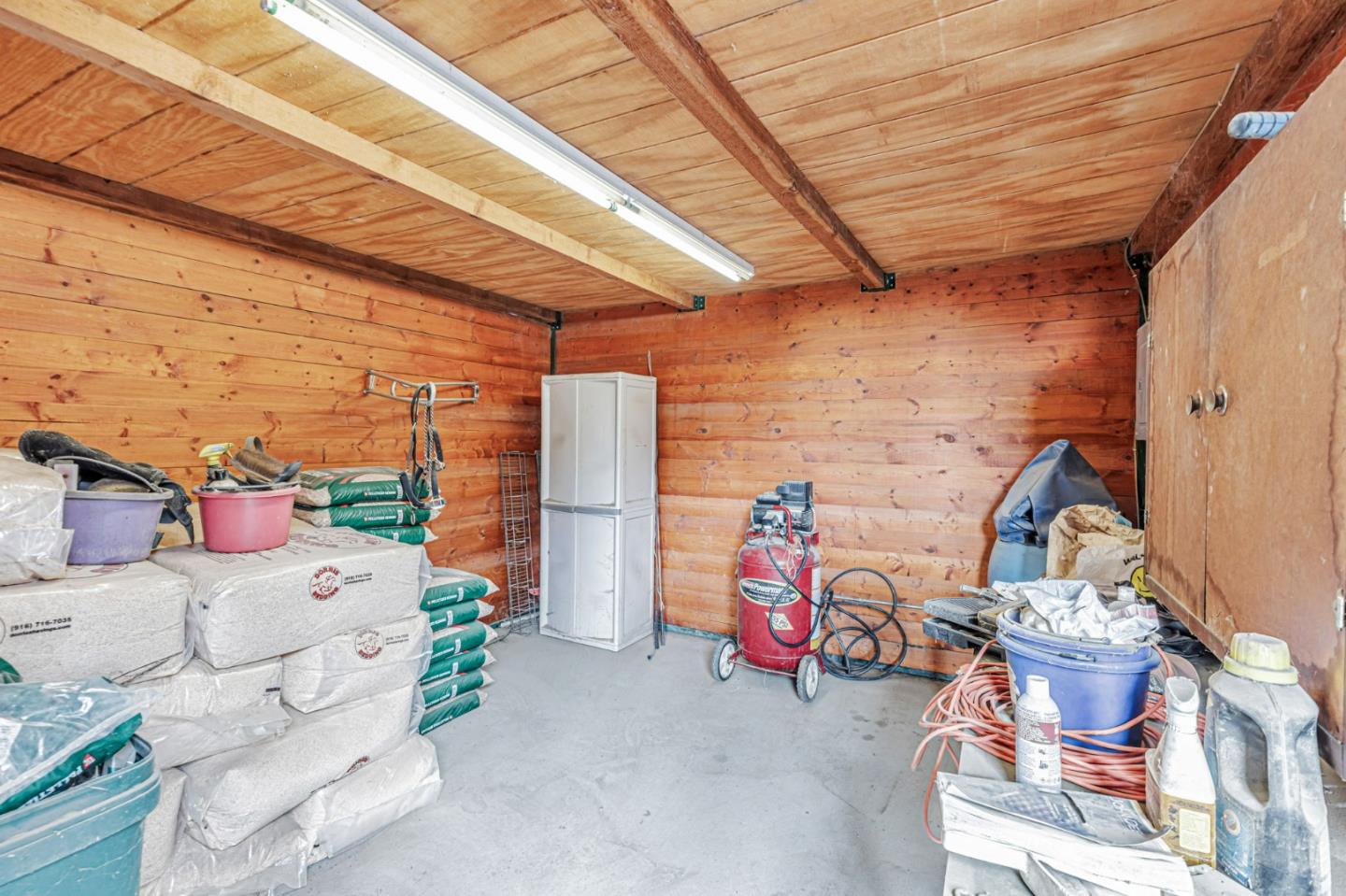 Detail Gallery Image 45 of 61 For 560 Tevis Trl, Hollister,  CA 95023 - 5 Beds | 2/1 Baths