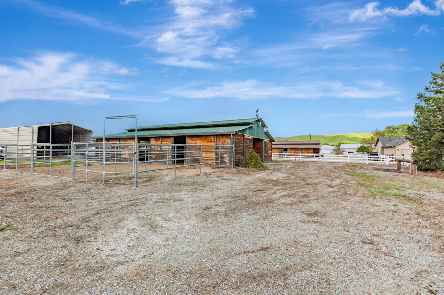 Detail Gallery Image 47 of 61 For 560 Tevis Trl, Hollister,  CA 95023 - 5 Beds | 2/1 Baths