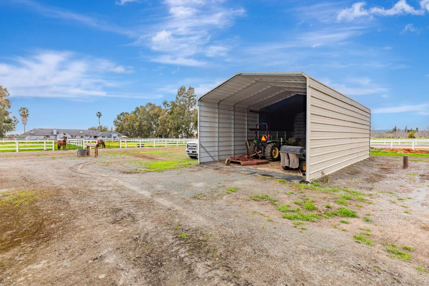 Detail Gallery Image 48 of 61 For 560 Tevis Trl, Hollister,  CA 95023 - 5 Beds | 2/1 Baths