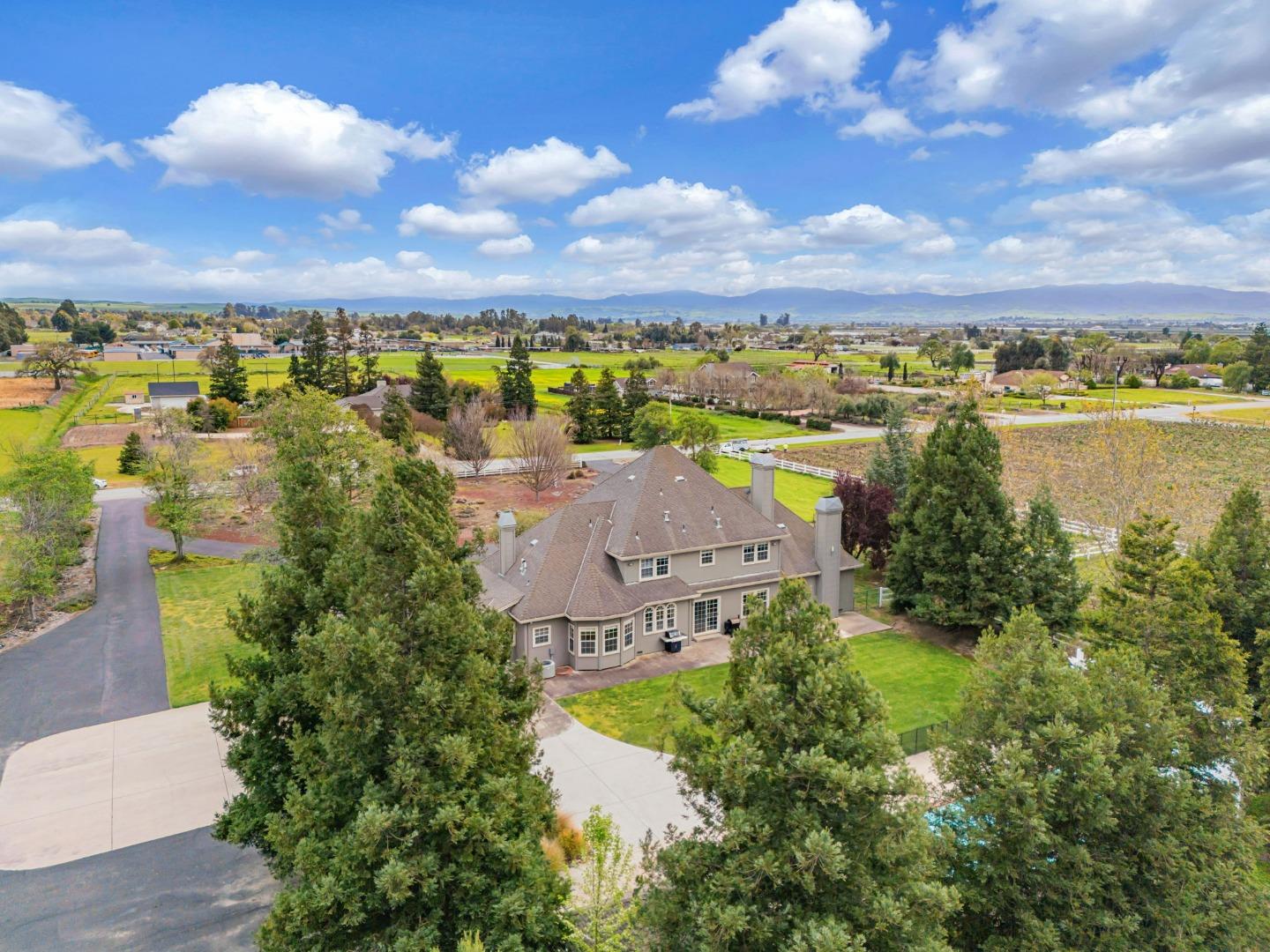 Detail Gallery Image 70 of 73 For 560 Tevis Trl, Hollister,  CA 95023 - 5 Beds | 2/1 Baths