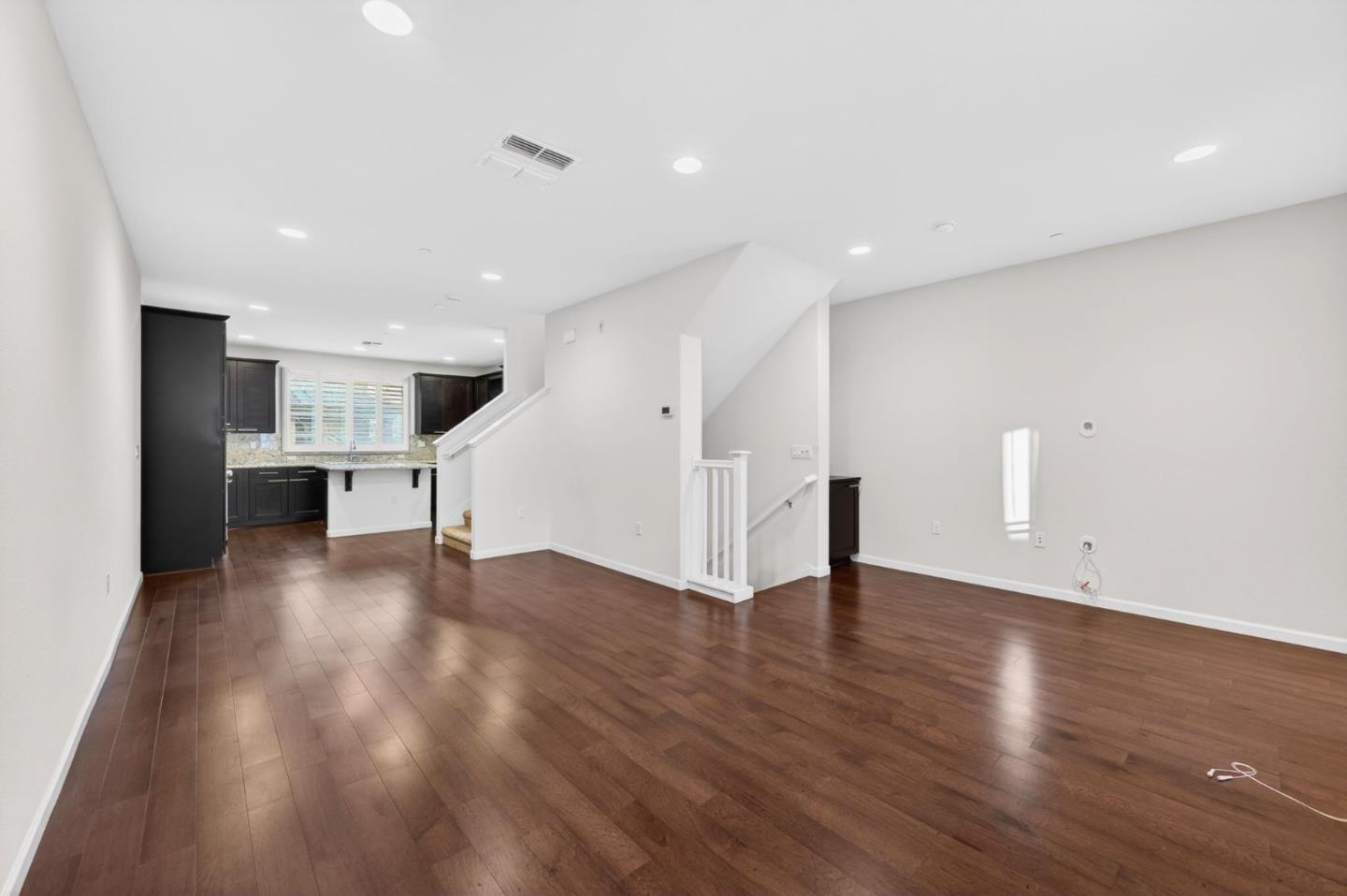 Detail Gallery Image 11 of 76 For 890 White Moonstone Loop, San Jose,  CA 95123 - 3 Beds | 3/1 Baths